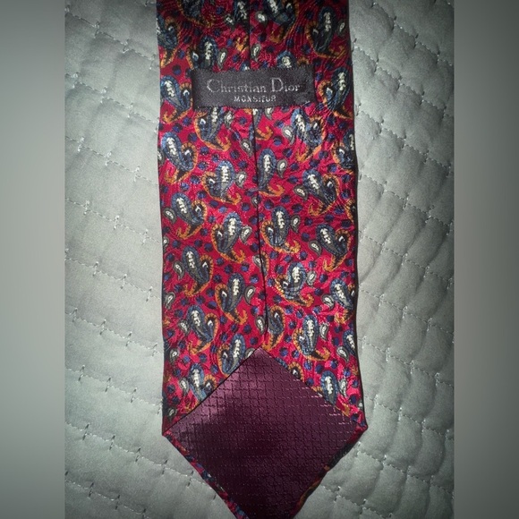 Christian Dior Red Patterned Men's Tie. 100% printed polyester. EUC - Picture 3 of 6